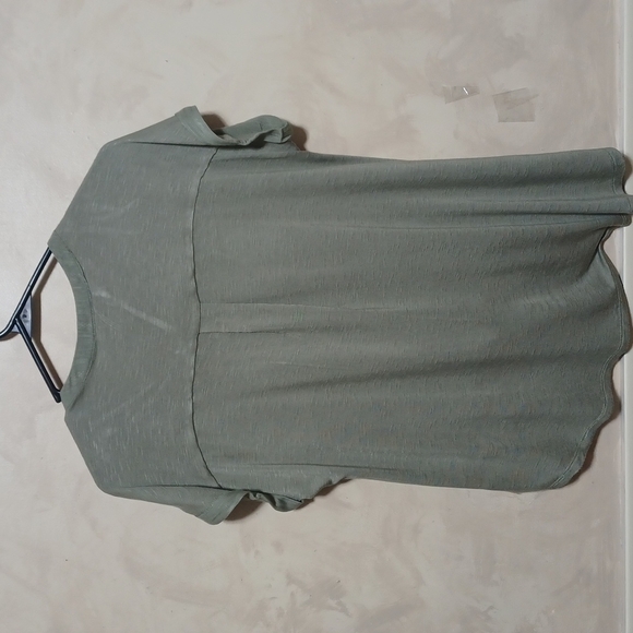 Universal Threads Blouse Button Down with Tie at the Bottom size L - Picture 5 of 6